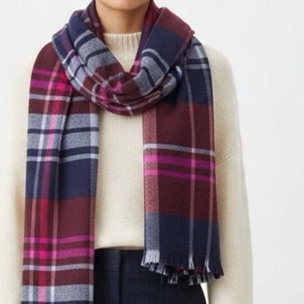 Gap Retangular blanket scarf
New with tags